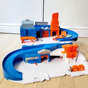 Hot Wheels Flying Customs Sto & Go